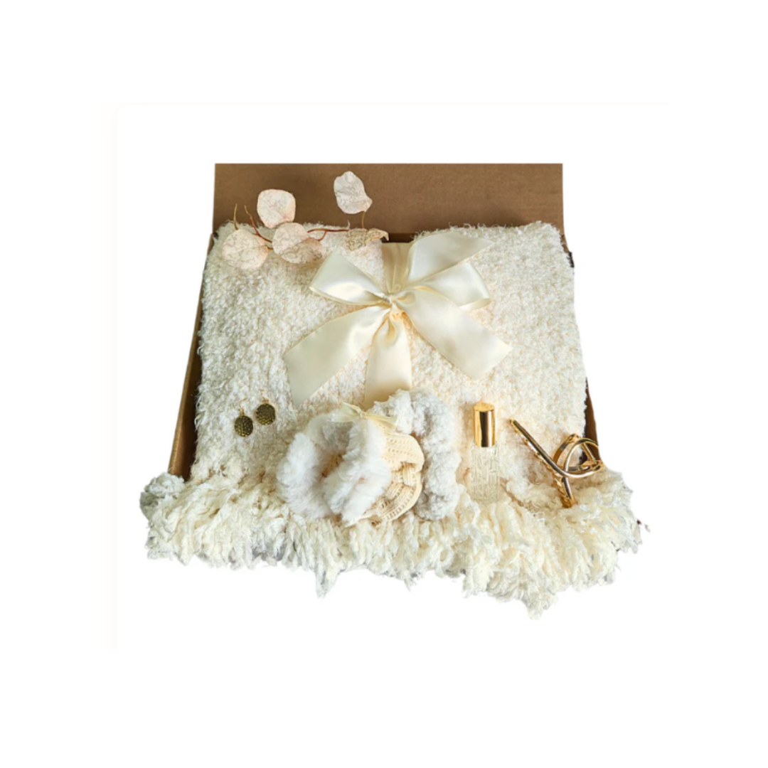 Cozy Blanket Set Gift Box with Cream Color Theme