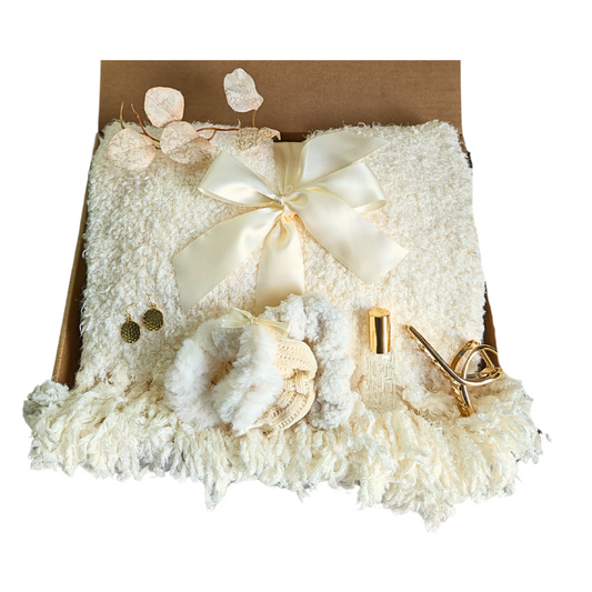 Cozy Blanket Set Gift Box with Cream Color Theme